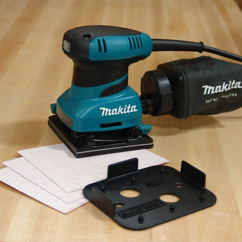 Makita BO4557